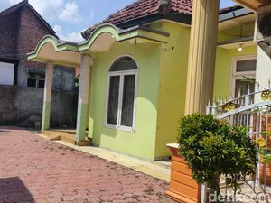 Peneror Warga Sidoarjo dengan Lemparan Batu-Genting Diduga Kerabatnya Peneror Warga Sidoarjo dengan Lemparan Batu-Genting Diduga Kerabatnya