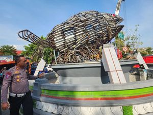Tugu Bandeng yang Unik di Pati, Terbuat dari Ribuan Knalpot Brong Tugu Bandeng yang Unik di Pati, Terbuat dari Ribuan Knalpot Brong