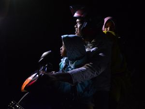 Warga Terdekat dengan Gunung Marapi Mulai Mengungsi