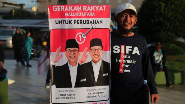 Aksi Relawan AMIN di Ternate