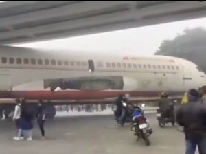 Terpopuler: Dejavu, Pesawat Nyangkut di Jembatan Terjadi Lagi di India Terpopuler: Dejavu, Pesawat Nyangkut di Jembatan Terjadi Lagi di India