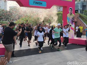 Ganjar Lari Bareng Istri dan Sandiaga Uno di Acara Penguin SeliweRUN