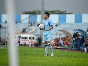 Alasan Djanur Dede Jadi Bek Tengah Lawan Bekasi City di Laga 12 Besar Liga 2 Alasan Djanur Dede Jadi Bek Tengah Lawan Bekasi City di Laga 12 Besar Liga 2