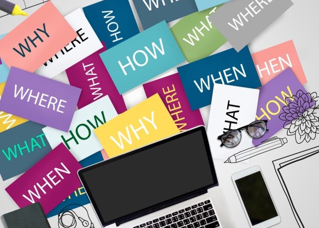 Berbagai macam tumpukan tulisan