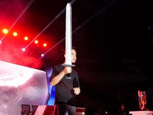 Angkat Pedang, Gibran Buka Turnamen Mentari E-Sport Mobile Legends