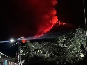 Gunung Lewotobi Laki-Laki Meletus 5 Kali, Waspada Potensi Banjir Lahar Dingin