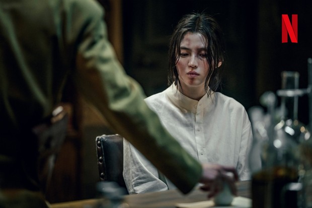 Han So Hee di Drama Gyeongseong Creature / Foto : x.com/Netflixkcontent