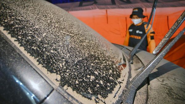 Hujan Abu Gunung Marapi