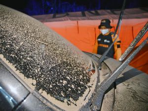 Hujan Abu Gunung Marapi