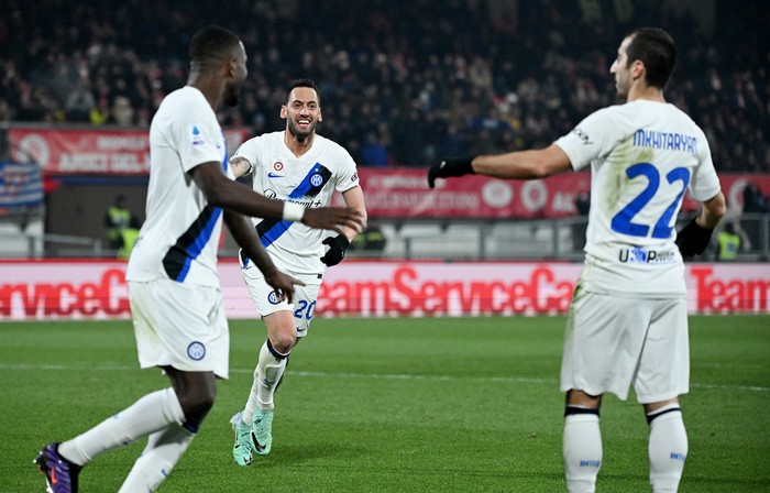 Soccer Football - Serie A - Monza v Inter Milan - Stadio Brianteo, Monza, Italy - January 13, 2024 Inter Milans Hakan Calhanoglu celebrates scoring their third goal with Marcus Thuram and Henrikh Mkhitaryan REUTERS/Alberto Lingria