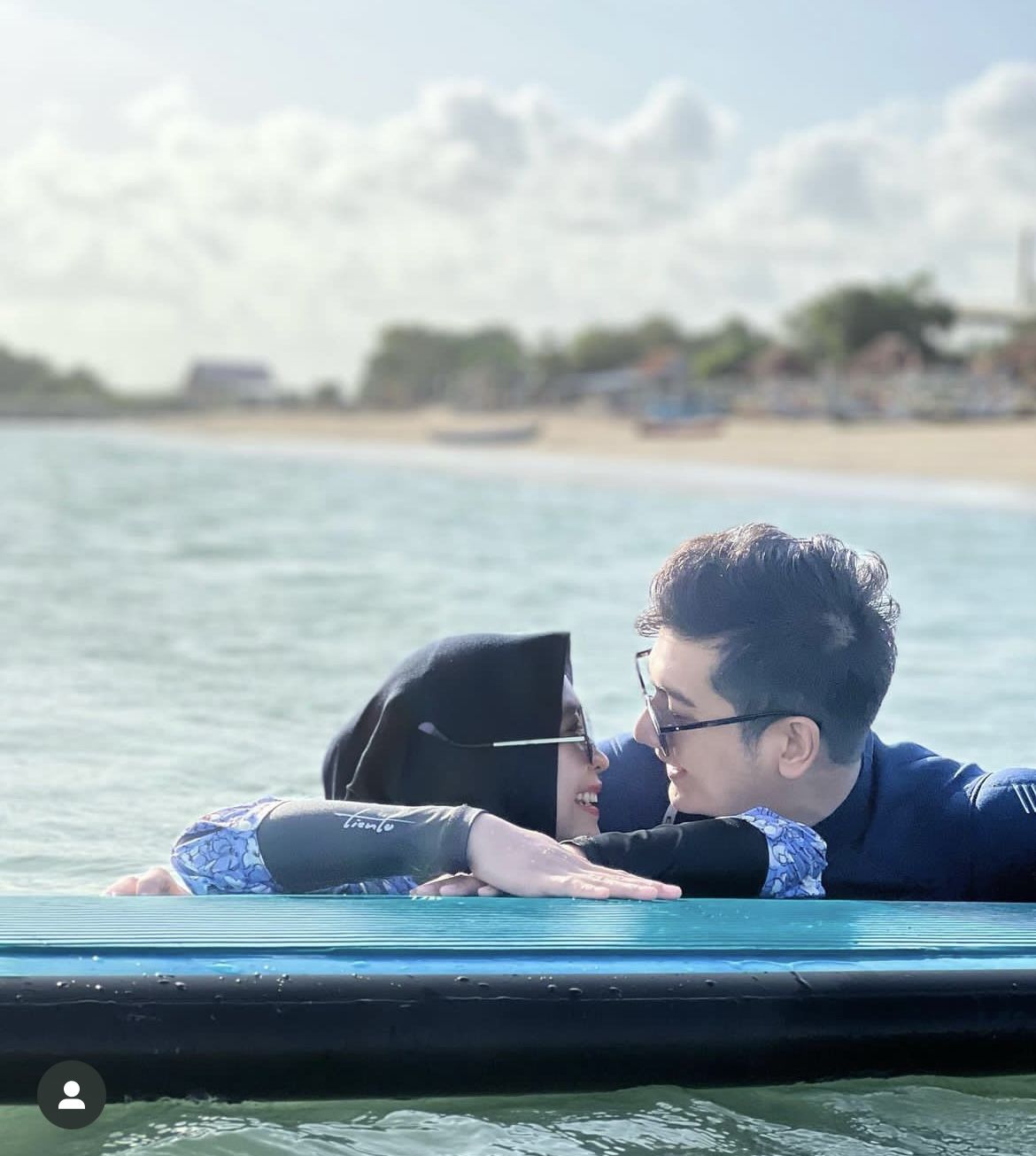 Intip Lagi Momen Romantis Teuku Ryan dan Ria Ricis Saat Makan Bersama