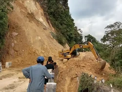 Jalan Bangko-Jangkat di Jambi Kini Bisa Dilewati Usai Tertimbun Longsor