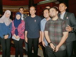 Saat Jokowi Malam Mingguan Sapa Warga di Bandar Seri Begawan Brunei
