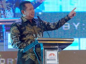 Ketua MPR Soal Isu Pemakzulan Jokowi: Jauh Panggang dari Api