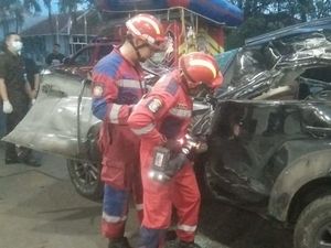 Korban Tewas Kecelakaan Fortuner di Jagorawi Sempat Terjepit, Damkar Evakuasi