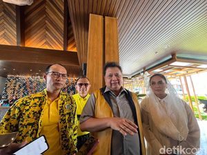 Airlangga Buka Suara soal Isu Anies-Ganjar Berkoalisi di Putaran 2 Pilpres Airlangga Buka Suara soal Isu Anies-Ganjar Berkoalisi di Putaran 2 Pilpres