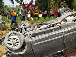 Mobil Bawa 2 Pelajar di Tebing Tinggi Tertabrak Kereta Api, 1 tewas