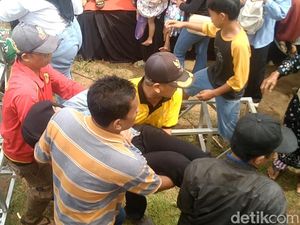 5 Korban Kericuhan Festival Durian di Kajen Dilarikan ke Rumah Sakit 5 Korban Kericuhan Festival Durian di Kajen Dilarikan ke Rumah Sakit