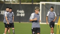 Nama Jordi Alba menambah lekat nuansa eks-Barca yang kembali dijumpai Luis Suarez di Inter Miami. Foto: AP/Rebecca Blackwell