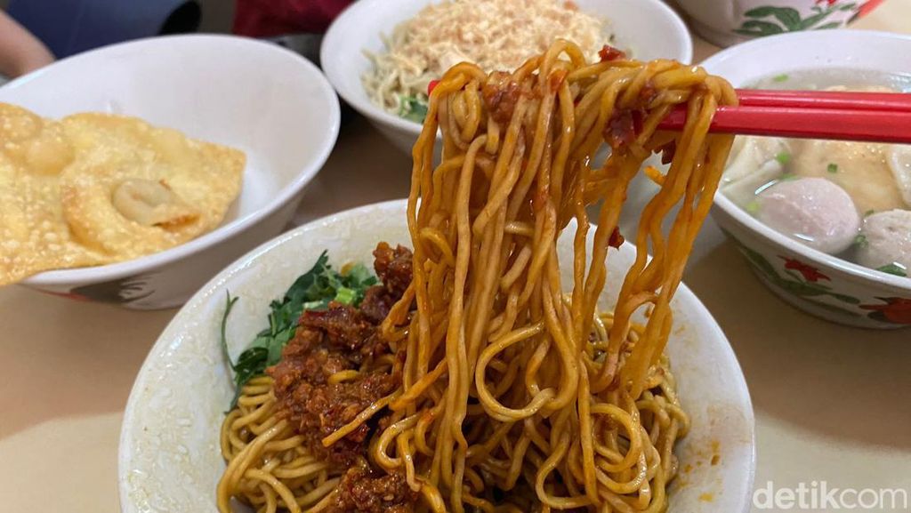 Yamin dan Mie Rica yang Lezat dari Bakmi Legendaris di Bandung Yamin dan Mie Rica yang Lezat dari Bakmi Legendaris di Bandung