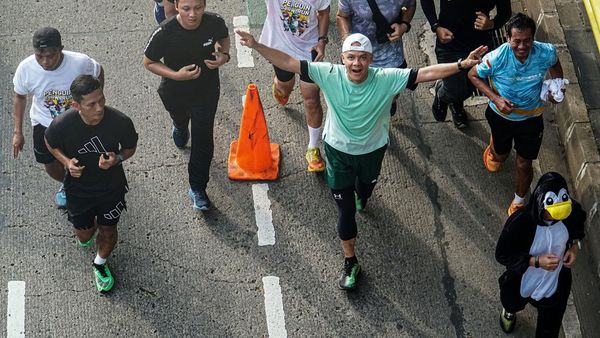 Momen Ganjar Ikut Lari Penguin SeliweRUN