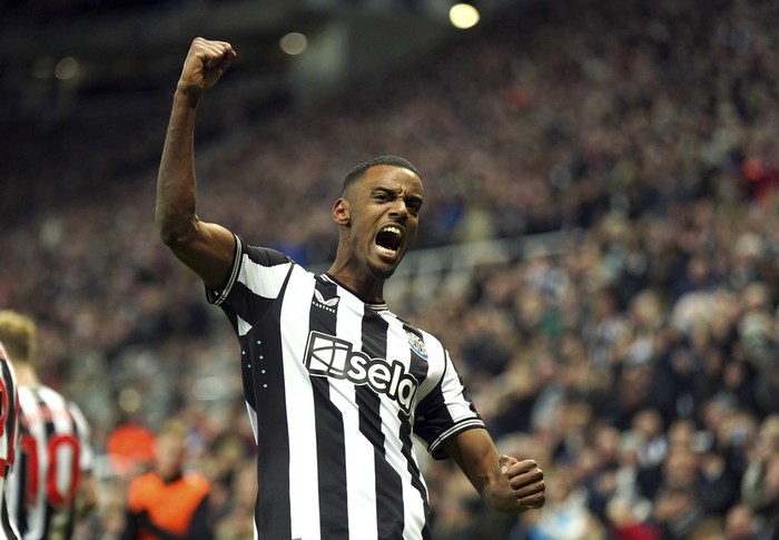 Newcastle United Newcastle Uniteds Alexander Isak celebrates scoring their sides first goal of the game, during the English Premier League soccer match between Newcastle United and Manchester City, at St. James Park, in Newcastle upon Tyne, England, Saturday, Jan. 13, 2024. (Owen Humphreys/PA via AP)