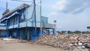 Tidak Sesuai Standart FIFA, Stadion Surajaya Dibongkar