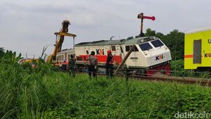 Proses Evakuasi KA Pandalungan Anjlok Libatkan Crane Dari Solo