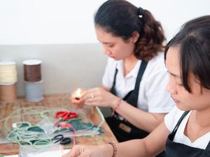 Laris Manis Bisnis Gelang Tridatu, 70 Persen Diminati Masyarakat Luar Bali Laris Manis Bisnis Gelang Tridatu, 70 Persen Diminati Masyarakat Luar Bali