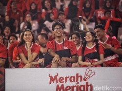 Kompaknya Alam Ganjar & Eca Aura Satu Tim di Pertandingan Badminton