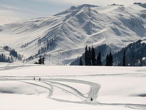 Foto Resor Paling Tinggi di Dunia Kehilangan Salju