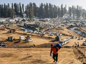 Resor Ski Tertinggi di Dunia Kehilangan Salju