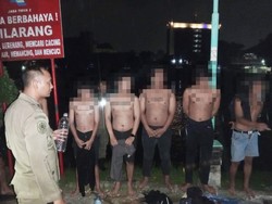 Satpol PP Surabaya Ciduk 12 Remaja Pesta Miras di Taman Jagir Wonokromo