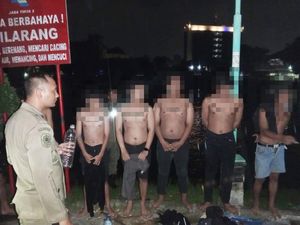 Satpol PP Surabaya Ciduk 12 Remaja Pesta Miras di Taman Jagir Wonokromo Satpol PP Surabaya Ciduk 12 Remaja Pesta Miras di Taman Jagir Wonokromo