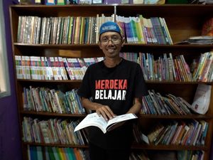 Kampung Buku, Buah Dendam Edi Dimyati