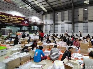 KPU Sumsel Akomodir Eks Napi Bantu Sortir Surat Suara untuk Perbaiki Hidup KPU Sumsel Akomodir Eks Napi Bantu Sortir Surat Suara untuk Perbaiki Hidup