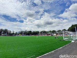 Wajah Baru Lapang Kerkhof Garut Kini Berumput Sintetis Standar FIFA