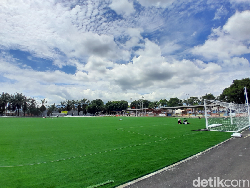 Wajah Baru Lapang Kerkhof Garut Kini Berumput Sintetis Standar FIFA