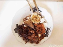 Mencicipi Nasi Campur-Es Bir Legendaris di Warung Bik Juk Buleleng