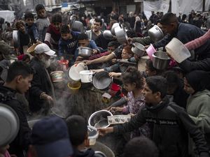 Wabah Hepatitis A Hantui Pengungsian yang Penuh Sesak di Gaza Wabah Hepatitis A Hantui Pengungsian yang Penuh Sesak di Gaza