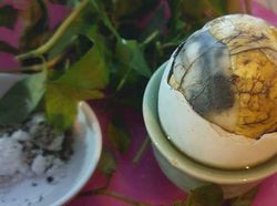 Mengenal Kuliner Ekstrem Ayam Setengah Jadi