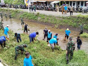 Ramai-ramai Bikin Bersih Sungai di Jabar demi Cegah Bencana Alam