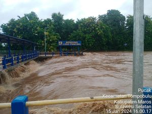 Bendung Lekopancing Maros Naik Status Siaga, Ketinggian Air 130 Cm