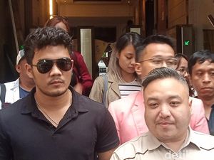4 Pengakuan Bima Lawan Main Siskaeee di Film Porno Usai Diperiksa 4 Pengakuan Bima Lawan Main Siskaeee di Film Porno Usai Diperiksa
