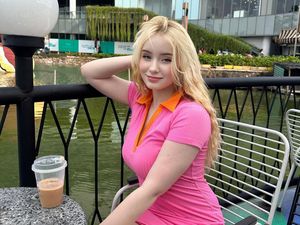 Dasha Gartman Ungkap di Balik Panggilan Bule Barbie Dasha Gartman Ungkap di Balik Panggilan Bule Barbie