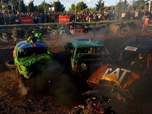 Ganasnya Lomba Mobil di Malta, Saling Tabrak Demi Tujuan Mulia