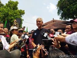 Ganjar Janji Kaji soal Batas Usia Pelamar Kerja: Bekerja Hak Semua Warga