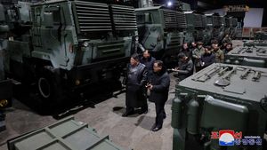 Gaya Kim Jong Un Saat Kunjungi Pabrik Senjata Korut