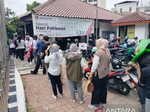 Warga Ramai-ramai ke KPU, Antrean Mengular Demi Urus Pindah TPS Warga Ramai-ramai ke KPU, Antrean Mengular Demi Urus Pindah TPS