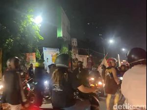 Mencekam! Gerombolan Pemotor Sempat Bikin Macet Bundaran Waru Mencekam! Gerombolan Pemotor Sempat Bikin Macet Bundaran Waru